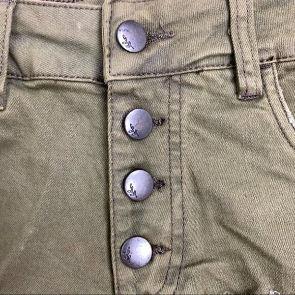 HARLOW Green Distressed Shorts with painted pocket - Picture 8 of 11